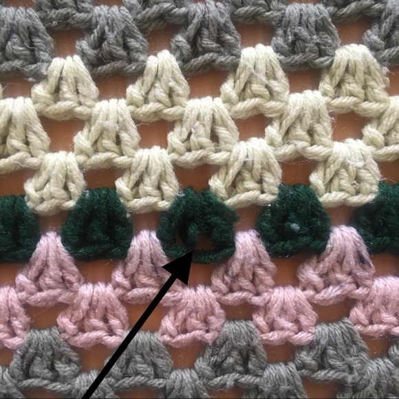 King-sized vintage crochet throw blanket - Picture 5 of 8